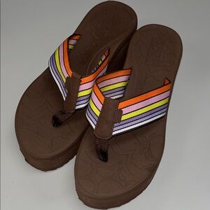 Roxy Women's Brown Platform Sandals with Striped Straps size 9